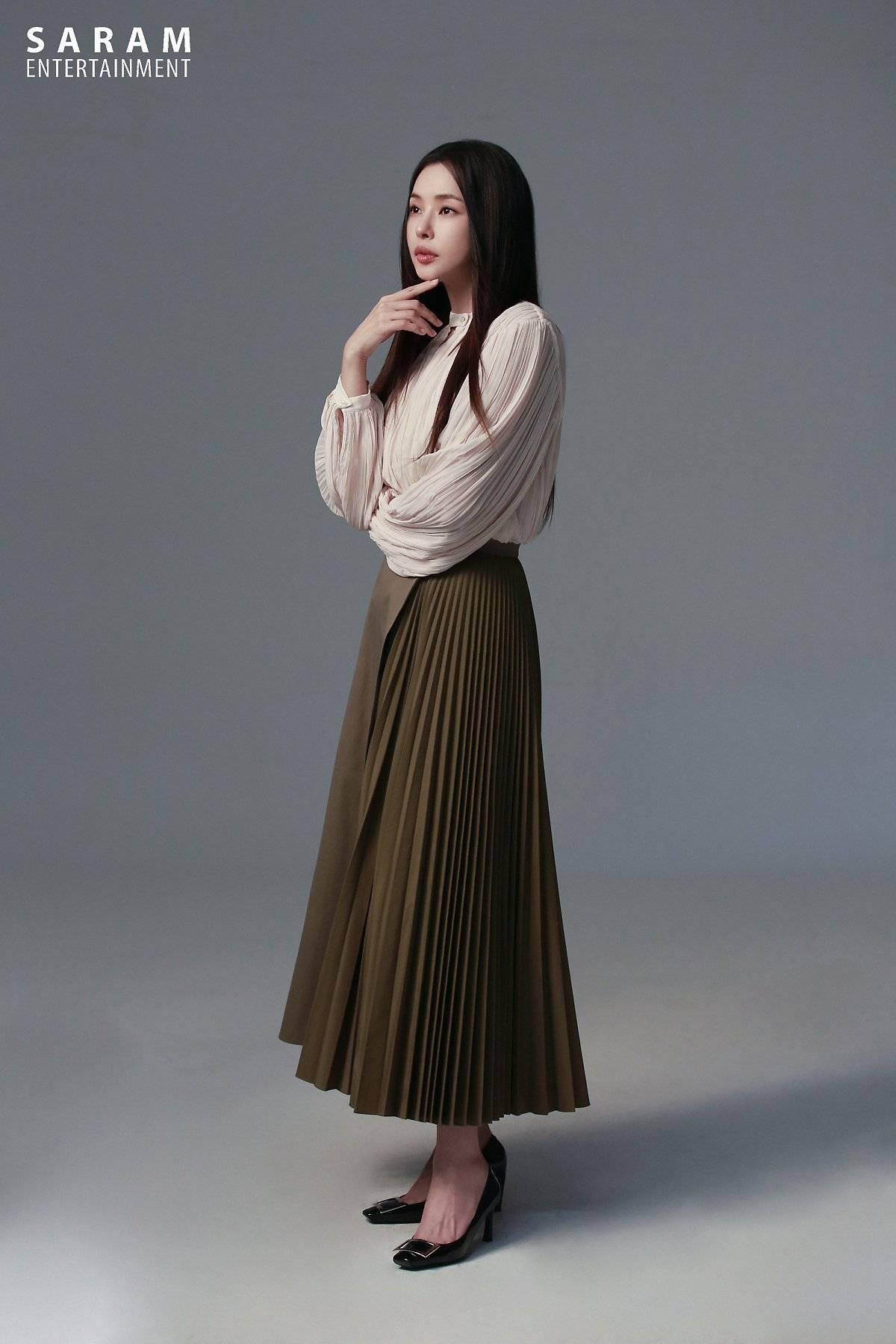 Lee Ha-nee Saram Entertainment Profile photos